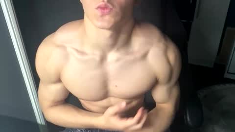 Sexyboymadison online show from October 31, 12:34 am