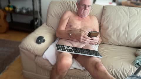 Snapshot of madmanacrossthewater chatting on October 2, 5:17 pm madmanacrossthewater online show from October 2, 5:17 pm