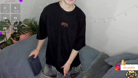   online show from February 15, 3:39 pm