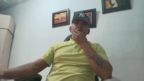 magic_milk23 online show from October 28, 5:10 am