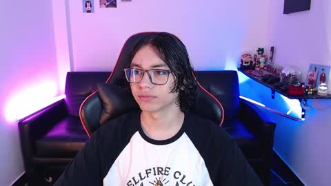 Snapshot of malik_harrison_ chatting on December 16, 3:00 pm Malik  online show from December 16, 3:00 pm