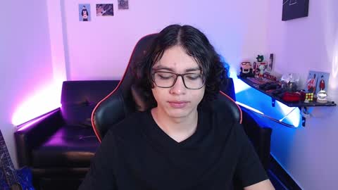 Snapshot of malik_harrison_ chatting on December 25, 4:11 pm Malik  online show from December 25, 4:11 pm