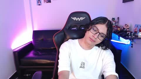 Snapshot of malik_harrison_ chatting on January 10, 2:13 pm Malik  online show from January 10, 2:13 pm