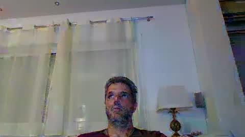 Snapshot of man211172 chatting on December 15, 7:10 pm man211172 online show from December 15, 7:10 pm