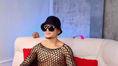 Manuel online show from February 15, 1:08 pm