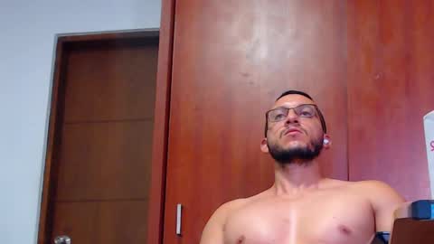 Snapshot of marcusmilarc chatting on January 31, 4:38 pm   online show from January 31, 4:38 pm