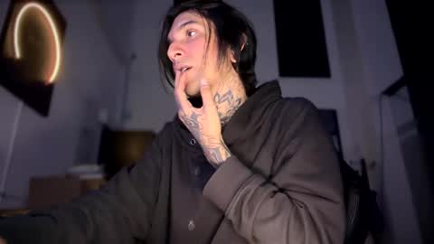   online show from January 26, 8:46 am