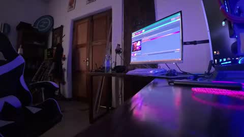 martingillesg online show from March 27, 11:22 am