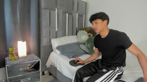 mash_angelo online show from October 12, 5:18 pm