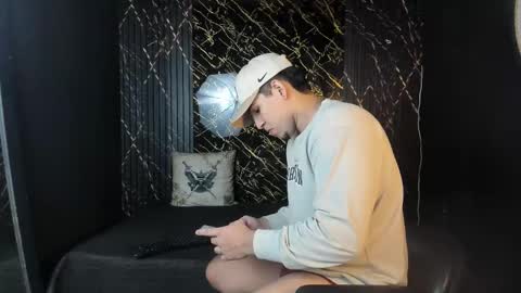 massimo_vidal online show from February 20, 10:39 am