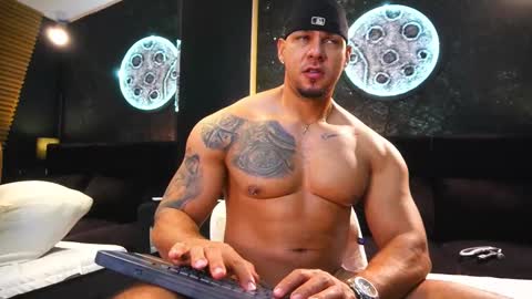 massimowalton2 online show from November 5, 4:42 pm