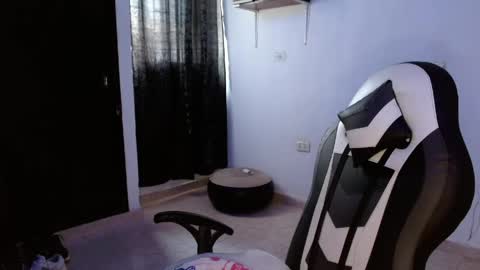 master_black777 online show from April 15, 6:41 pm