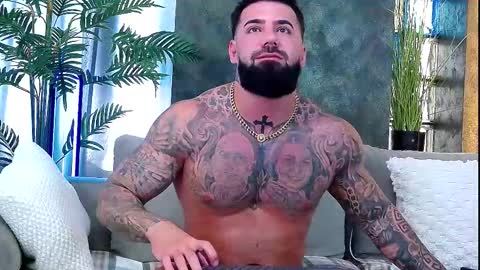 Snapshot of masterkingofmuscle chatting on October 21, 11:02 am masterkingofmuscle online show from October 21, 11:02 am