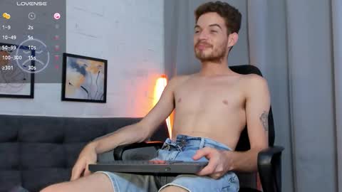 MATEO HUNTER online show from October 31, 6:04 am