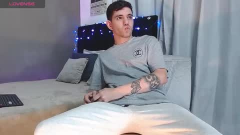 ---Matteo--- online show from November 19, 3:39 am