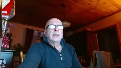 Maurice online show from March 1, 9:51 am