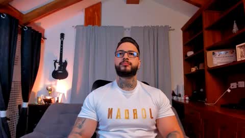 Snapshot of max_dic1 chatting on March 6, 12:19 pm max D. online show from March 6, 12:19 pm