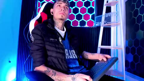 Max online show from April 13, 3:18 am