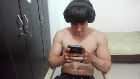 Max online show from April 6, 6:09 pm