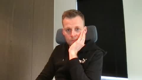 Max take off clothes online show from February 27, 9:32 am