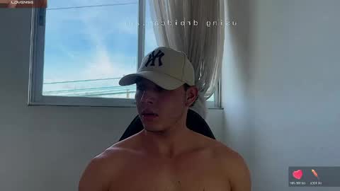 max_valiant1 online show from June 1, 9:37 pm