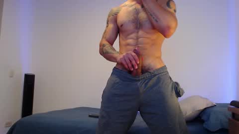 max_xl_ online show from December 3, 4:02 pm