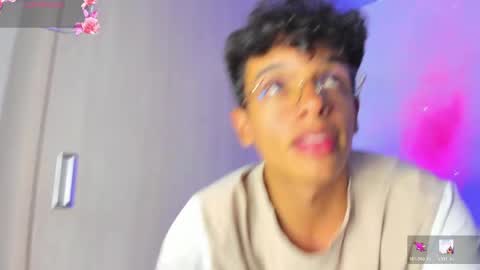 Max  online show from April 19, 3:06 am