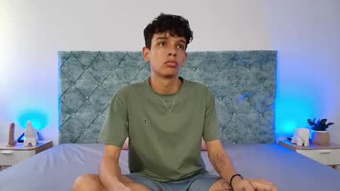 M A X F R O S T   online show from December 20, 7:32 pm