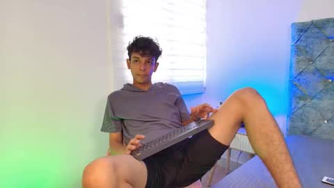 M A X F R O S T   online show from December 22, 7:44 pm