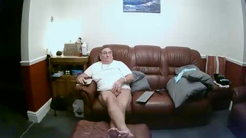 Snapshot of maxi_johnes chatting on October 22, 12:02 am MAX online show from October 22, 12:02 am