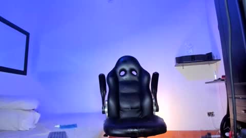 MAXI      online show from March 2, 7:15 am