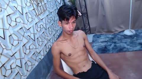 Reyn online show from February 12, 11:51 pm