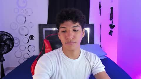 Maximiliano online show from November 19, 7:47 pm