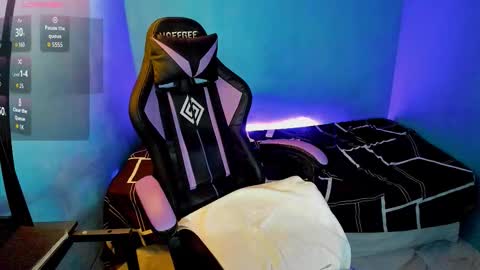 Snapshot of maximiliano_scoott_ chatting on September 15, 7:48 pm maximiliano_scoott_ online show from September 15, 7:48 pm