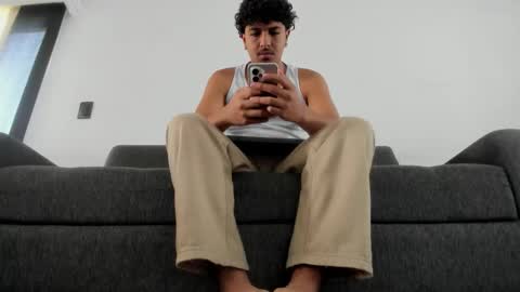 maximo__77 online show from January 14, 2:44 pm