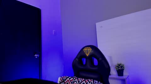 MAXIMO online show from January 3, 1:59 am