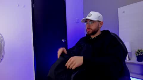 MAXIMO online show from December 31, 1:26 am