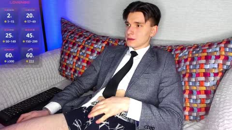 Max online show from January 3, 3:44 pm