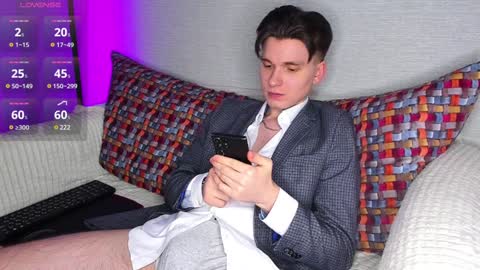 Max online show from January 30, 5:06 pm