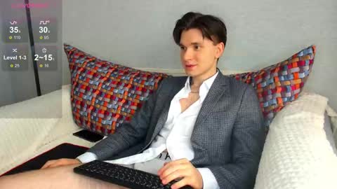 Max online show from February 25, 9:20 am