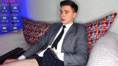 Max online show from December 30, 6:05 pm