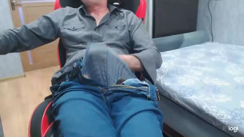 maximus3334 online show from April 25, 1:41 pm