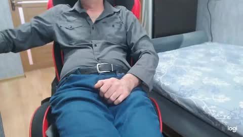 maximus3334 online show from April 25, 11:24 am