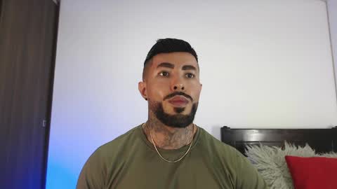 Independent Model online show from April 5, 8:49 pm