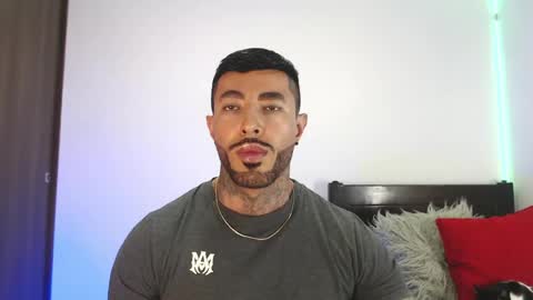 Independent Model online show from April 19, 10:45 pm