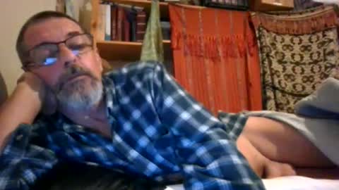 Max online show from April 17, 2:09 pm