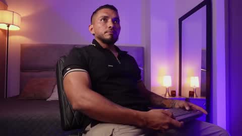 Maximus Clark online show from April 19, 4:12 am