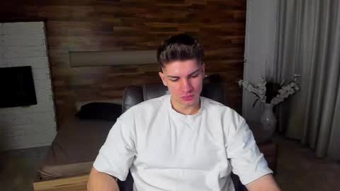 MaxKaiden online show from March 20, 5:33 am