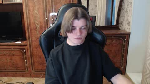 Max online show from November 30, 1:13 pm