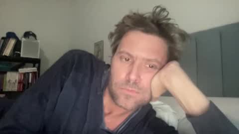 Snapshot of mbnc chatting on December 23, 9:29 pm lol online show from December 23, 9:29 pm